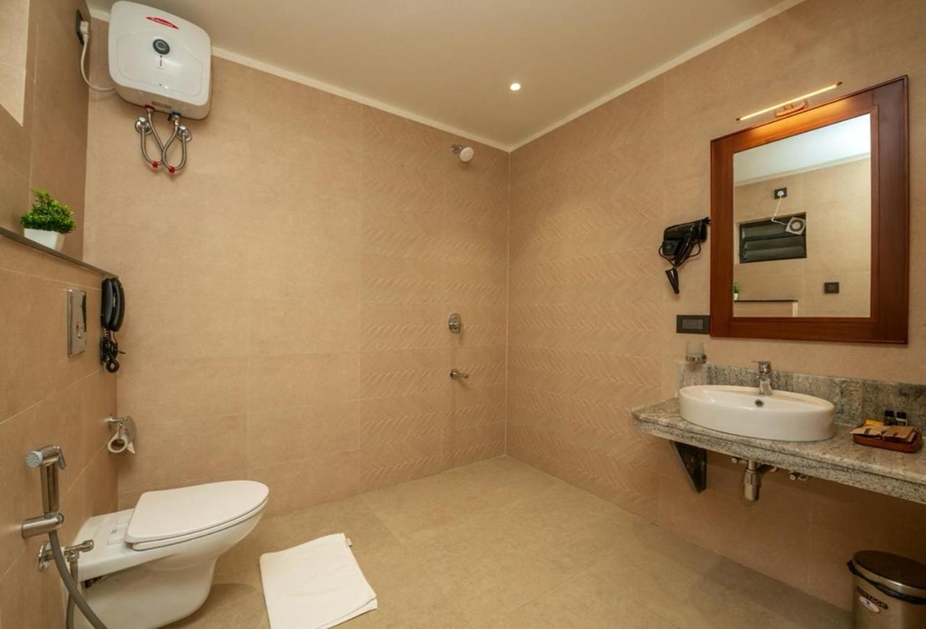 Ra Vista Hotel Kolkata Bagian luar foto
